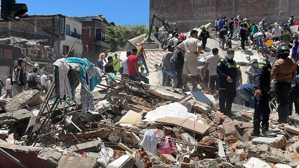 Comunidad afectada por el terremoto en Colombia